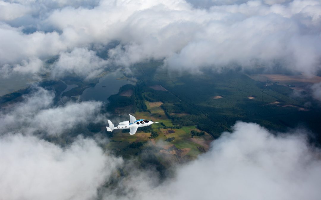 FLARIS LAR 1 MOVIE PREMIERE: JET TAKE OFF, FLIGHT, AND LANDING